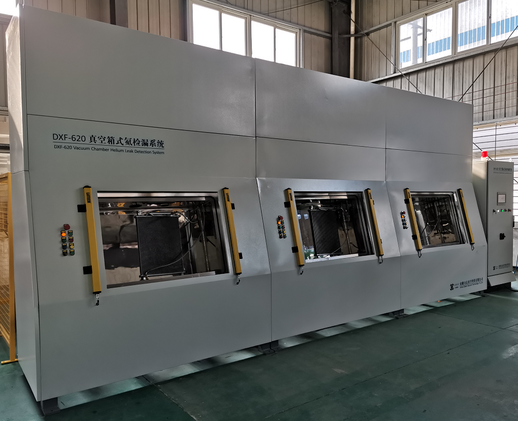 Vacuum chamber helium leak detecting system used in automotive